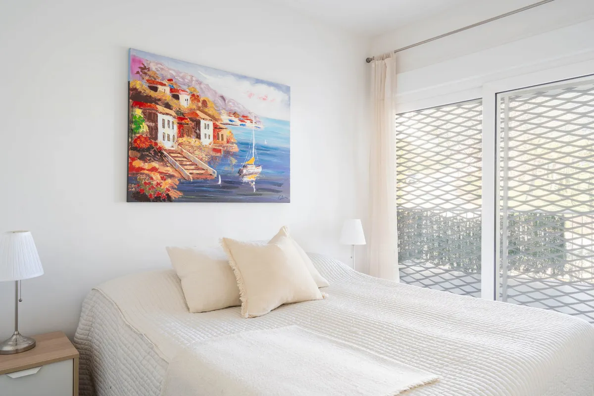 8c9c05db-4662-4c52-a2d6-9e223e85c54f