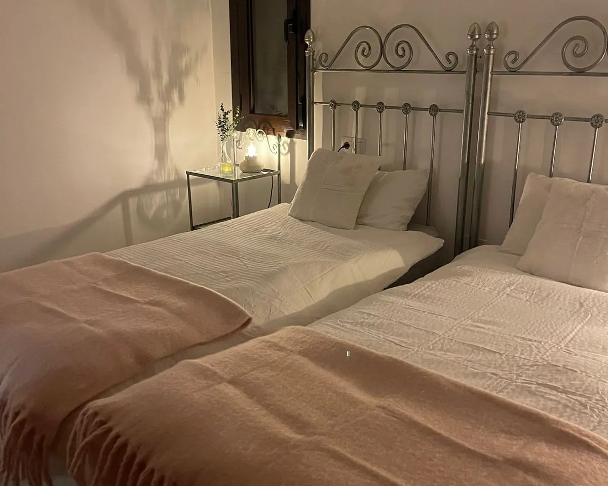 c6023477-ed0f-4aa9-9df1-1d4227a3b2a9