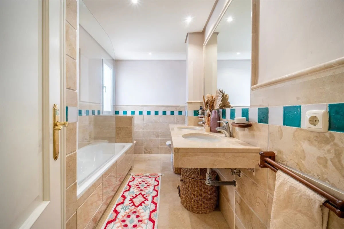 fc0b2844-a5d5-49e0-8d50-65e1efeb80ea