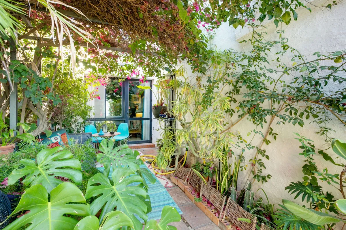 b21ce336-5a70-40cd-8938-c9f6590bfe54