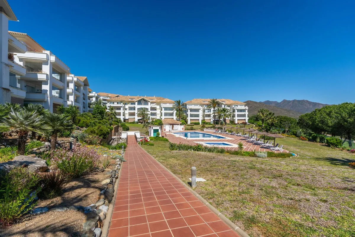 9b176202-c255-4db5-87c9-a433ec377433