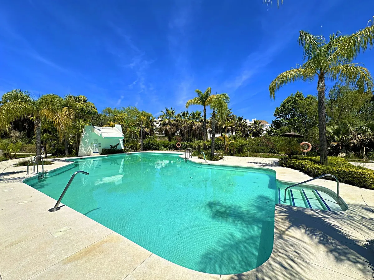 4e7102e7-5288-4337-aeec-05ab29a1d934