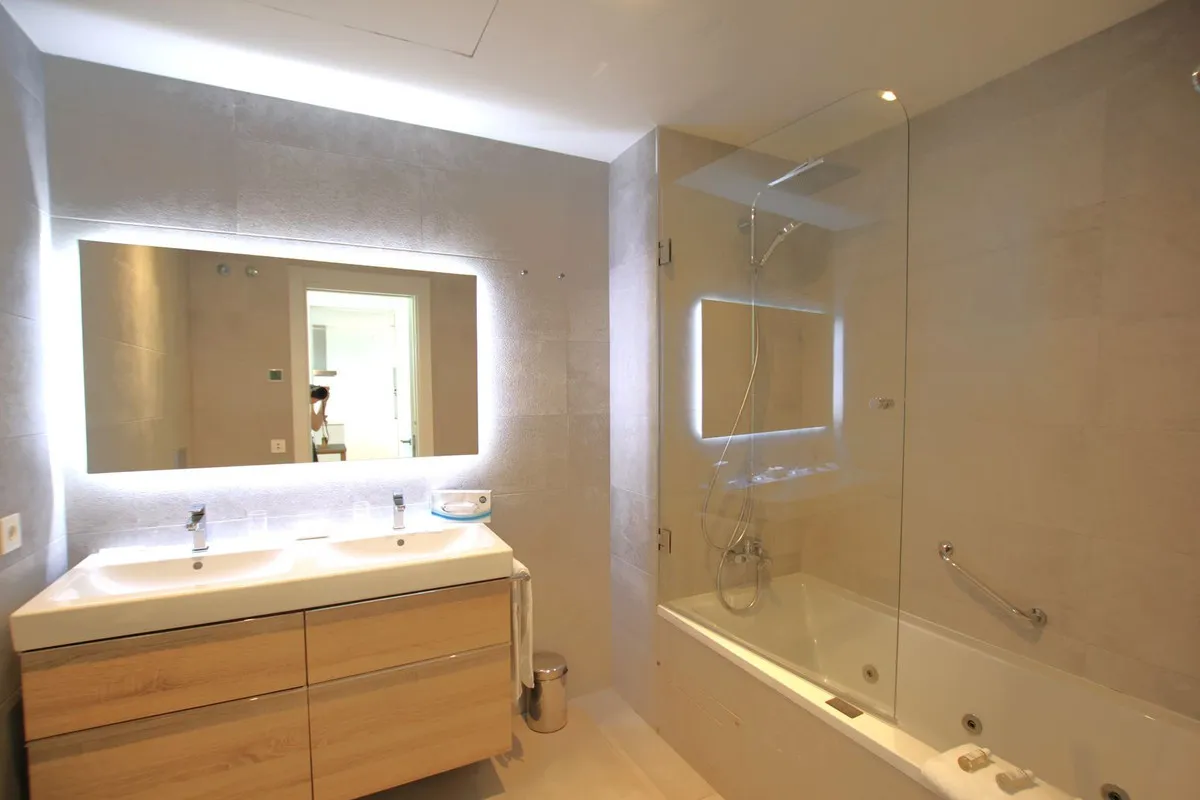 c03afaea-292a-4c42-80f1-6811ff5fa298