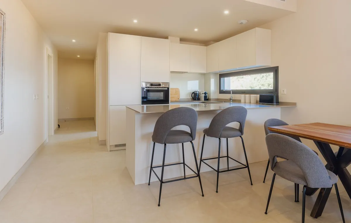 abf9b204-1a08-4c48-b19a-25c437548147