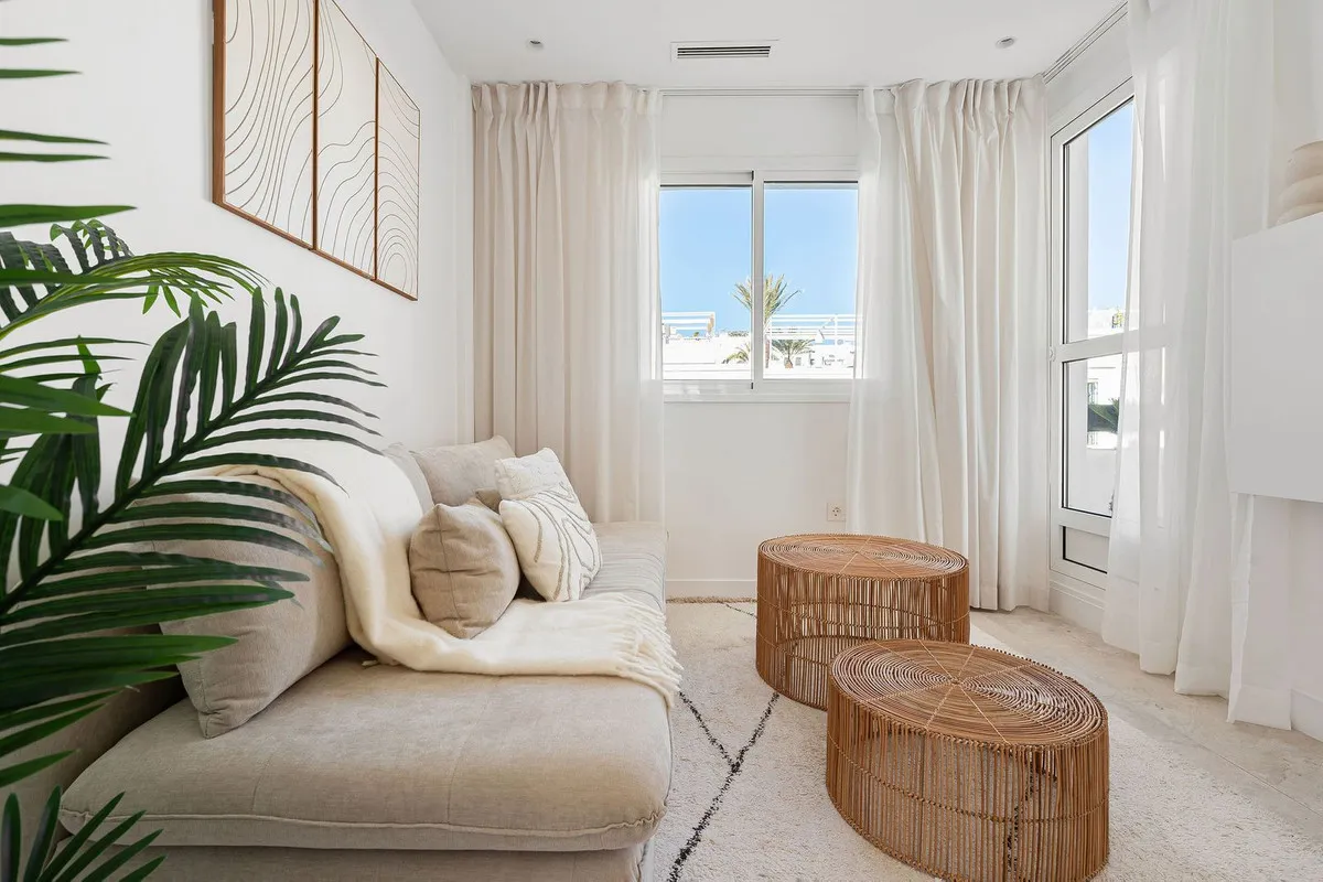 f9b3d094-2f8d-478e-bf60-aa3fadc852ae