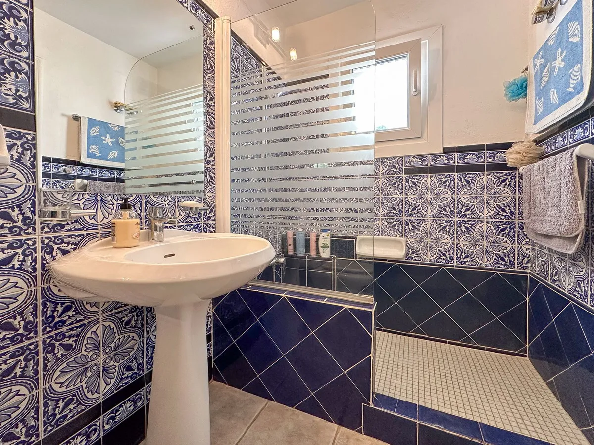 e3e64b76-b2b6-4ef2-8751-1a856bdfff13