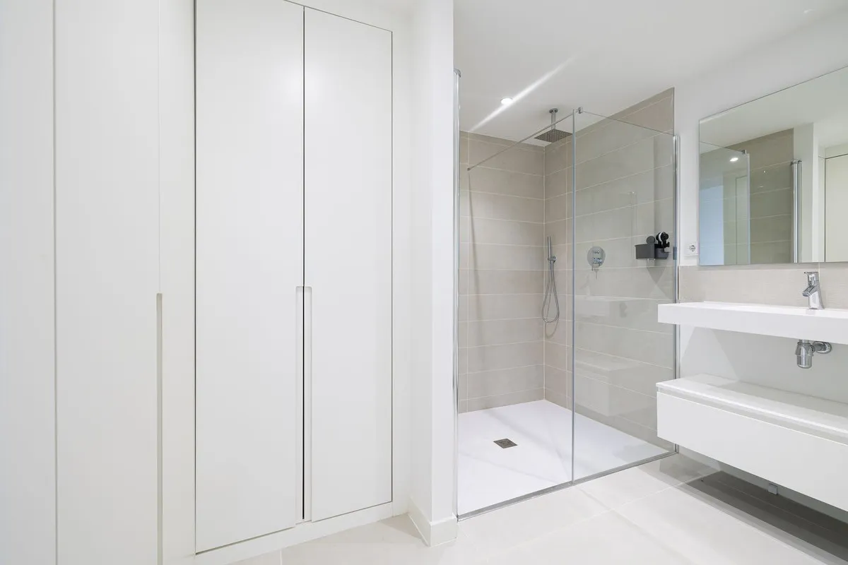 211d9558-20c4-49a3-b1e9-0210e895e4bc