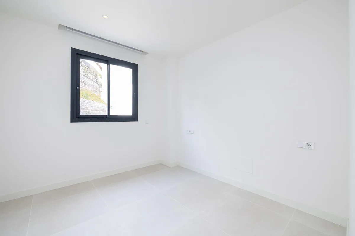 73fef515-0e52-47c3-a385-43c7fc51b862