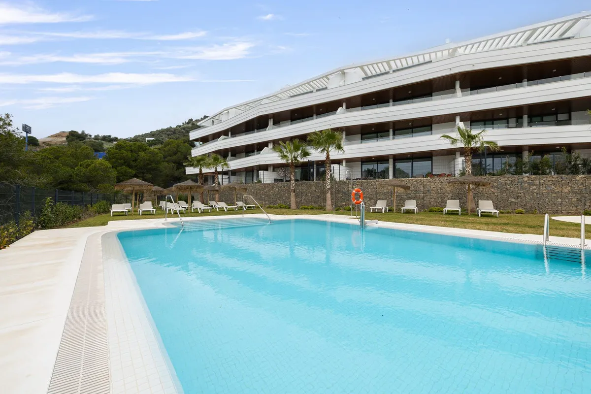 e35ece0f-f927-45c1-aae0-258db7dc83af