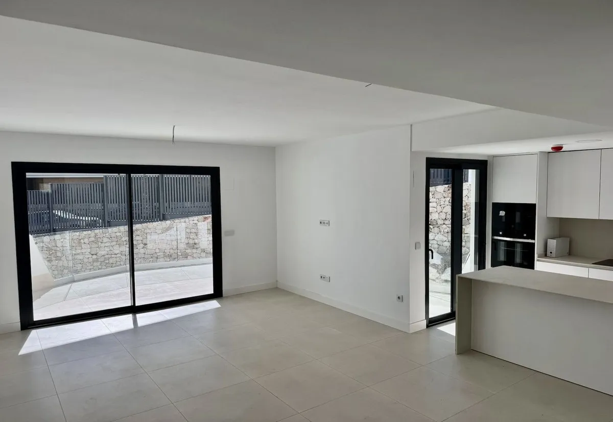 af5b5cea-4883-4e9e-a9c4-2e0e693df959