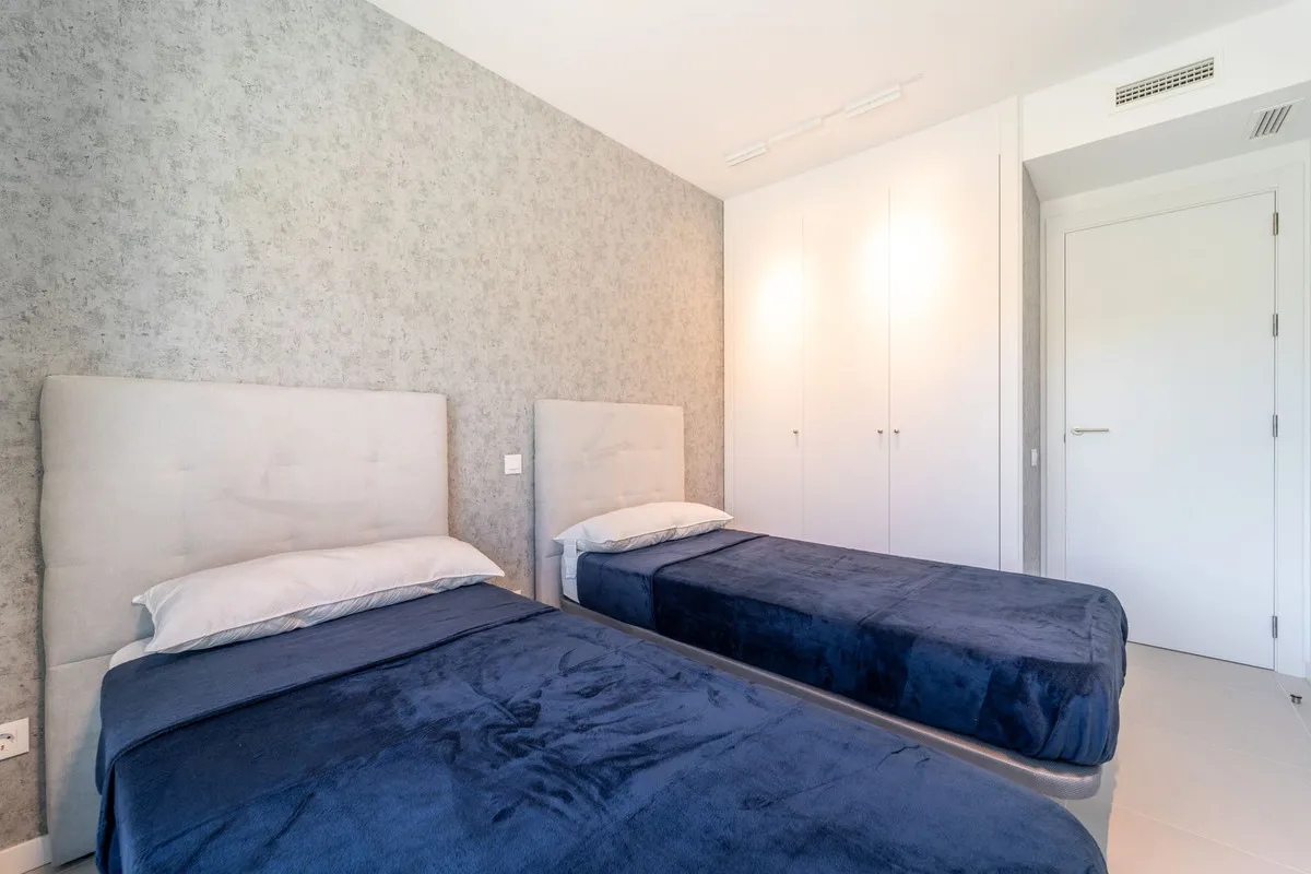 e8cb28aa-8d30-4347-b0d9-cb15bb36813e