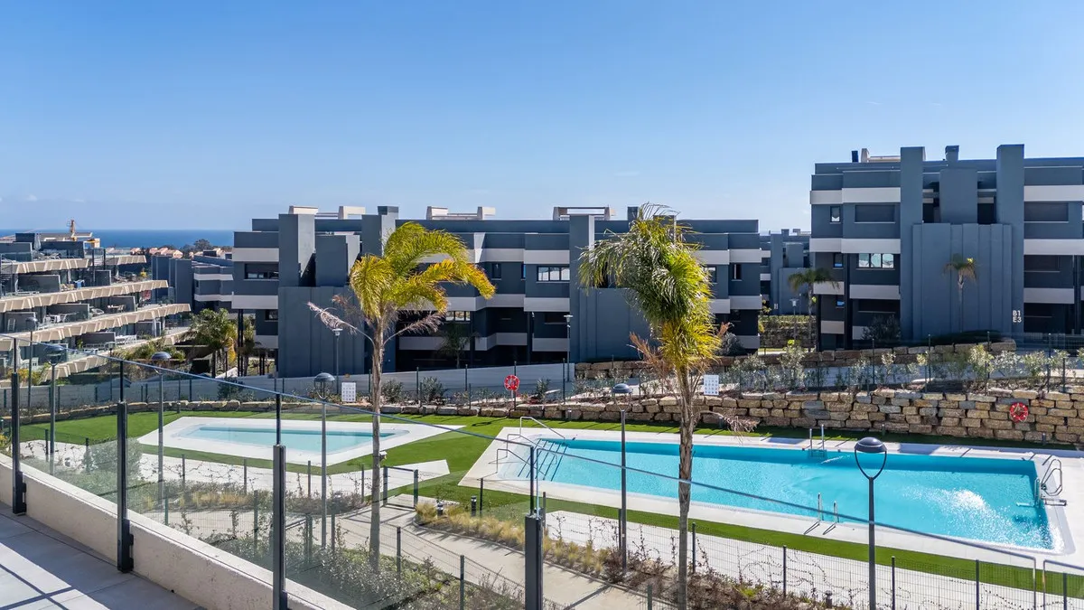 13bc6940-6200-4da3-b026-8144d37042e2