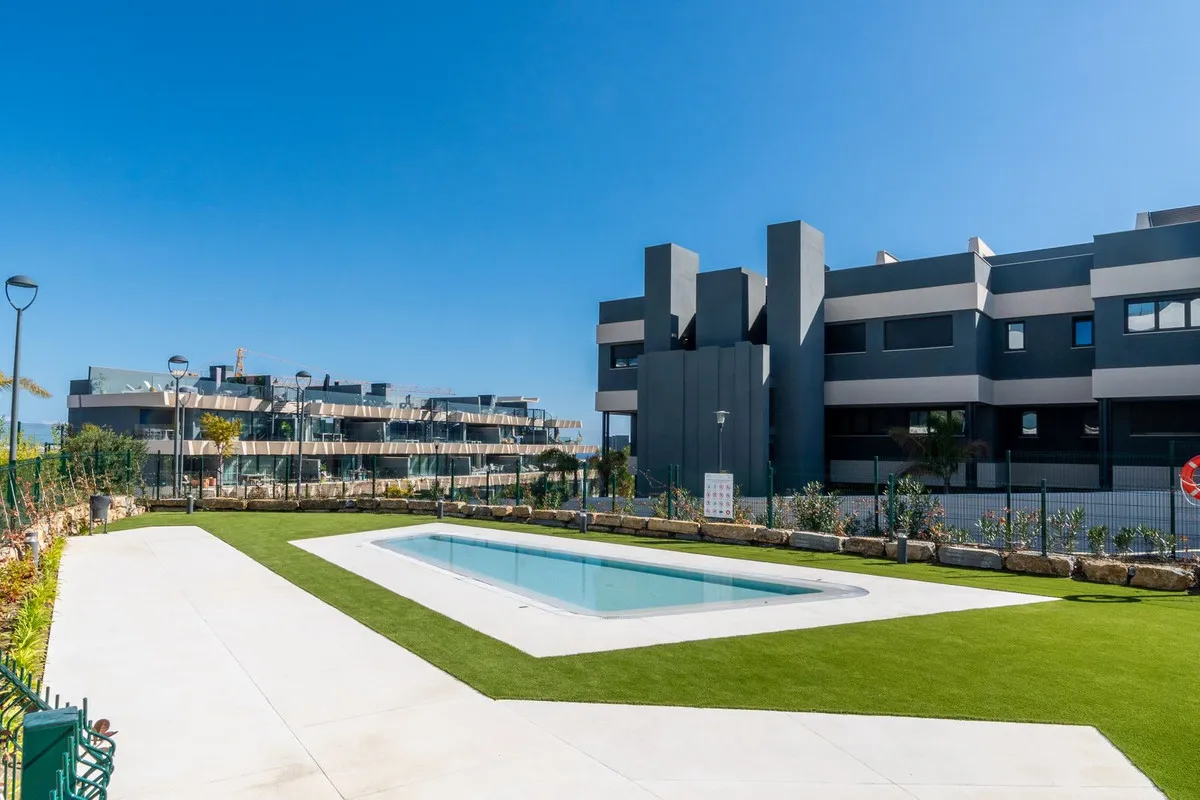 aec884be-e2f3-4eed-996c-b7b010078e82