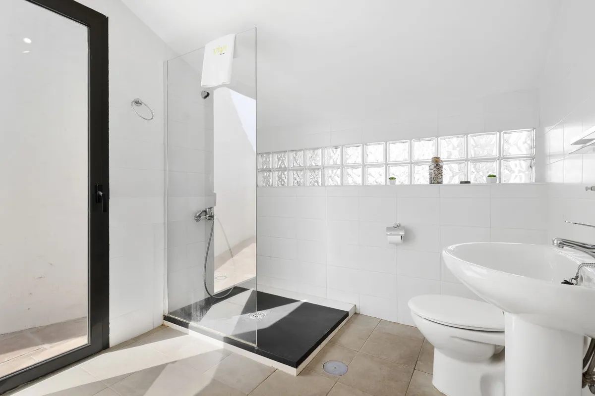 3cba1832-6d4f-4246-975e-6378faf8eaa6