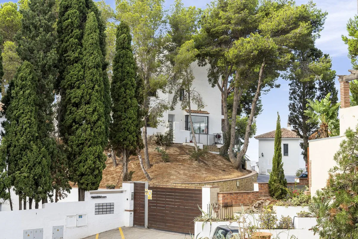 a4ff2027-879c-4902-99df-0776cda8aa09