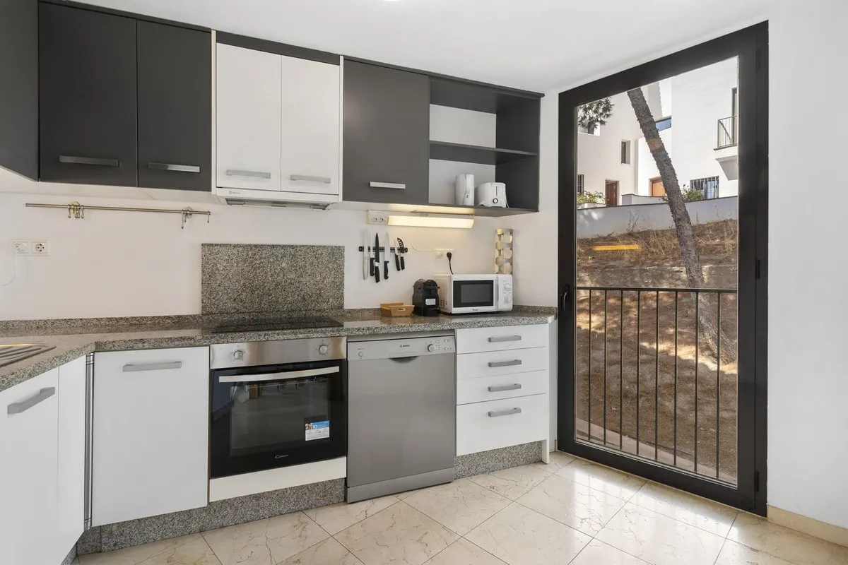 f946b8cd-3fc0-4850-ae6e-d9c7e39110e1