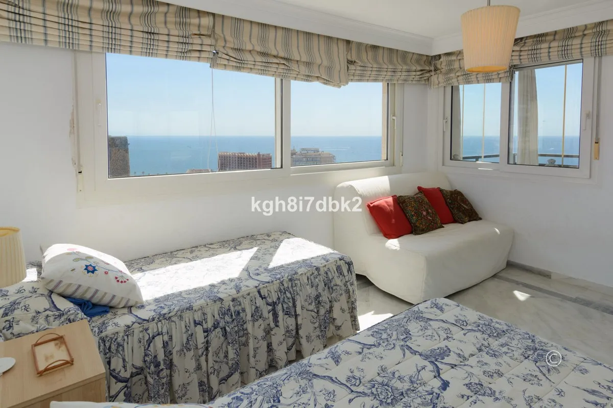 f2084633-1eb4-40ac-b910-633c064dd3d2