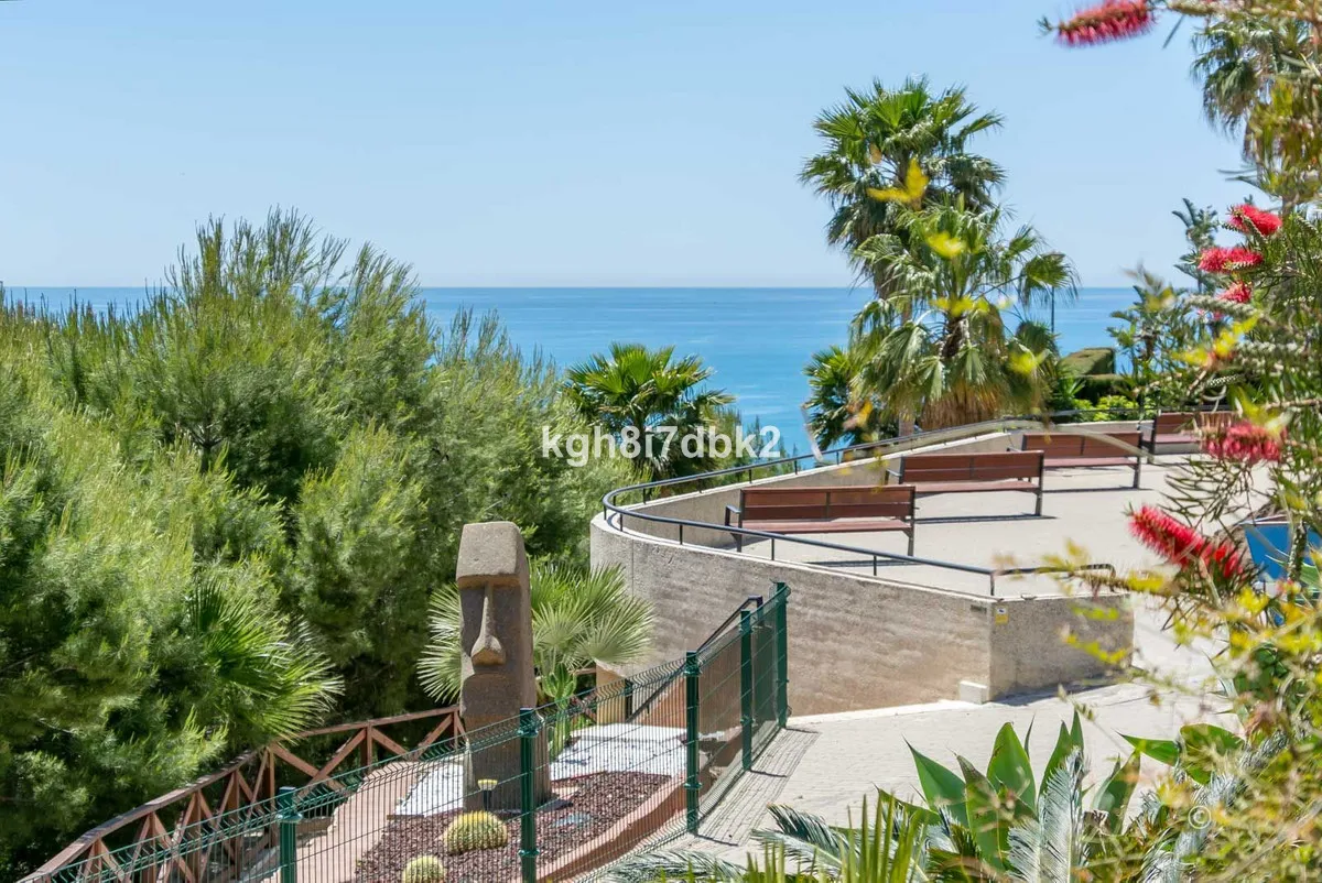 f4c636e7-8b77-4e23-b082-cf8a4c062d3f