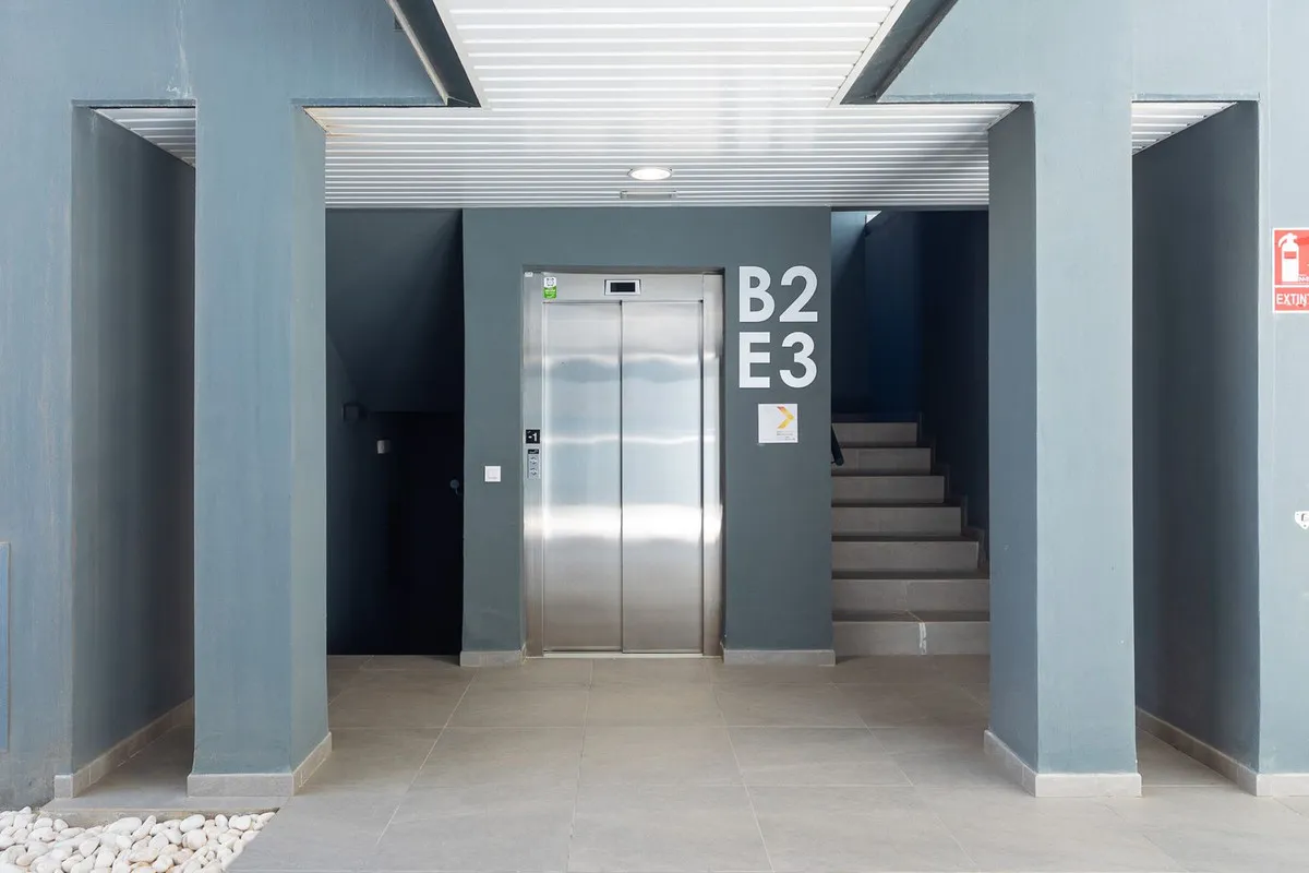 82367233-0dd0-426d-a346-e7b01230ff34