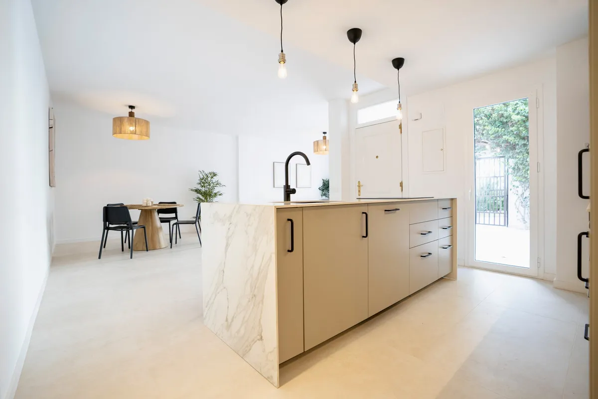 6abe12d9-e338-447a-94f7-be1d76ab7209