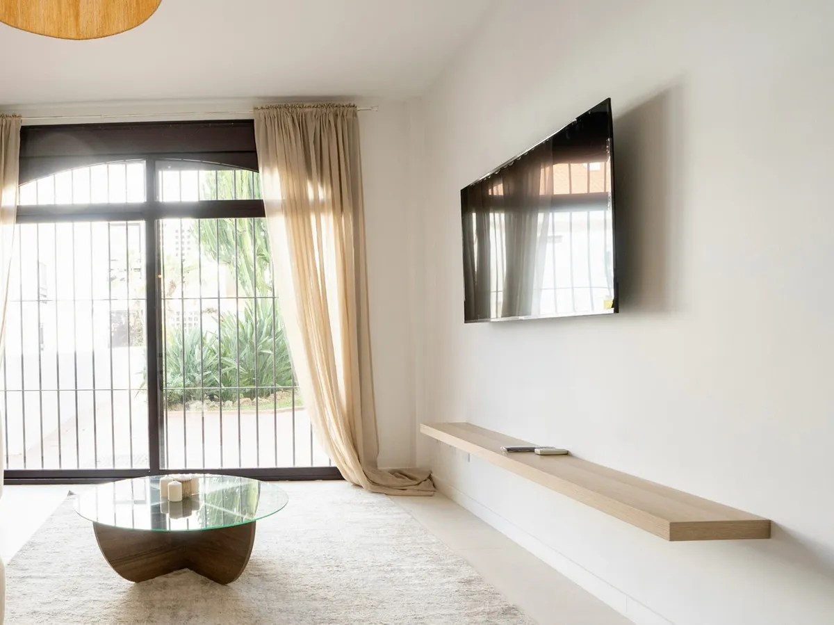 e8b15877-644f-461b-9b88-ebfd1b3a35b5