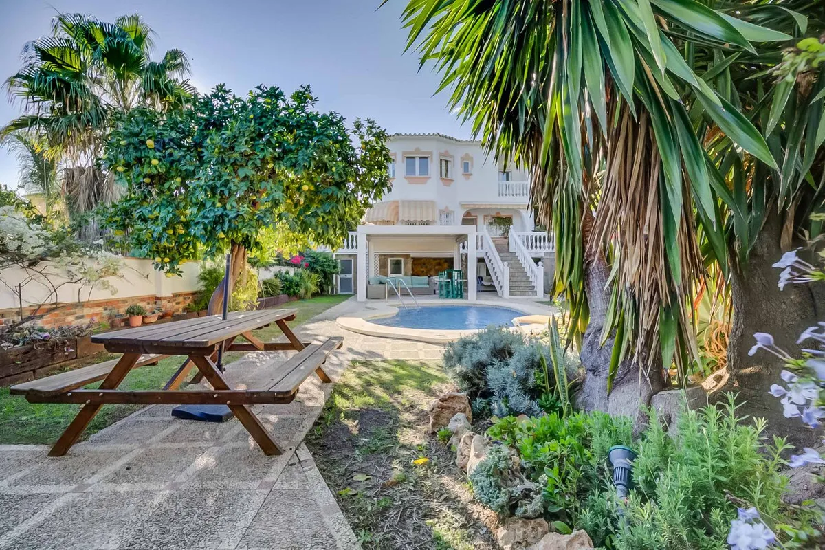 c74f7477-5bed-461f-92a6-a5109255275d