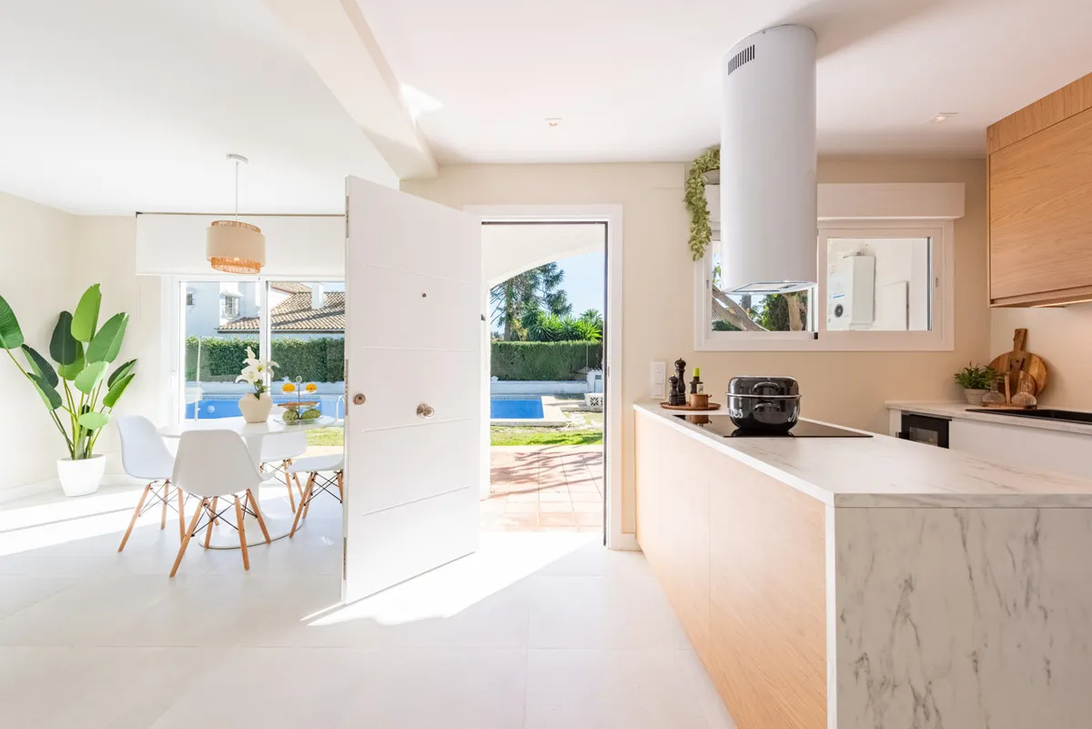 872ebcb2-e116-41b8-8b31-4c425d932932