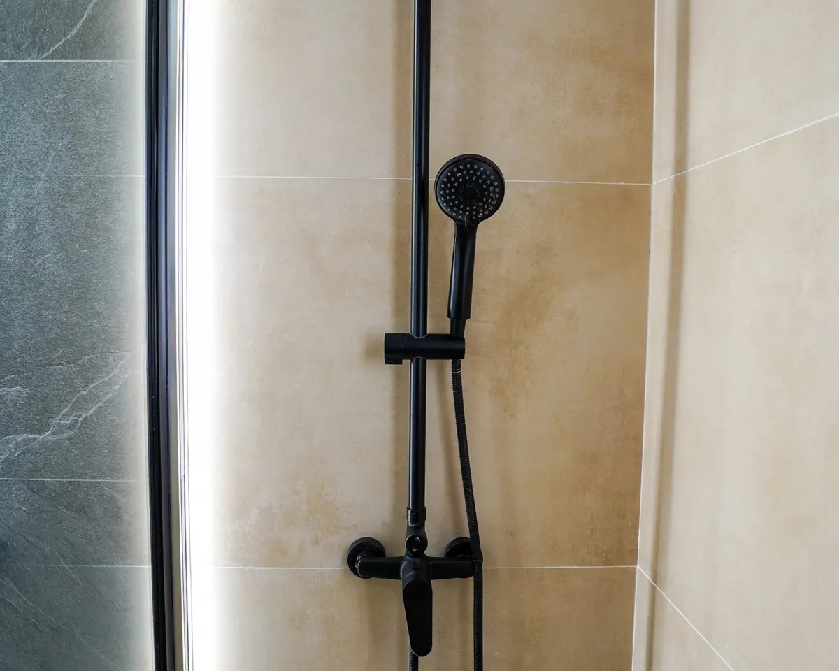 6aadf2e7-e004-40a8-9953-a7220d66ca67