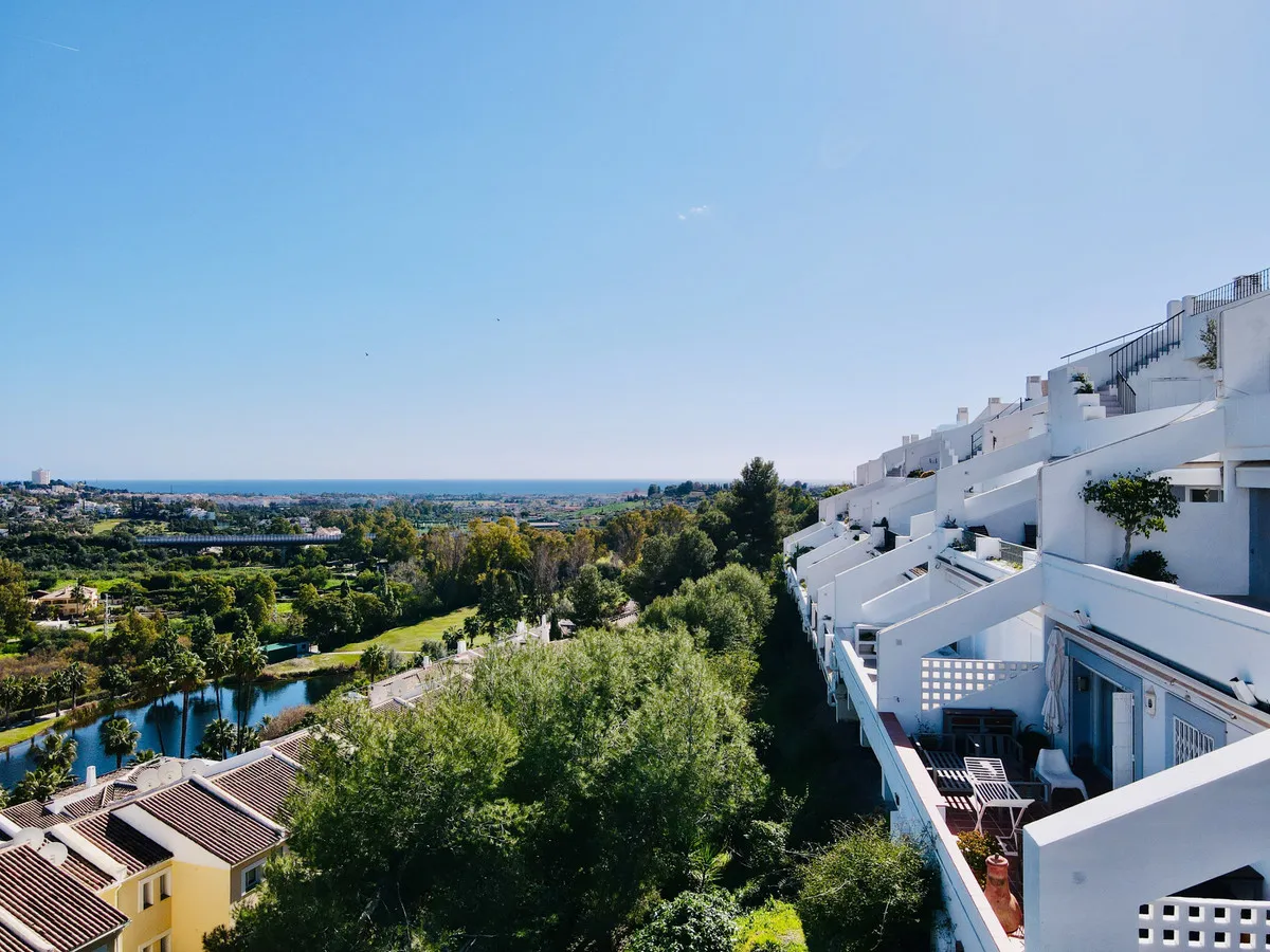 c52e3622-0adb-42fa-8353-43729495360d