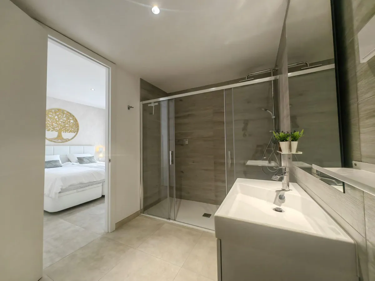 b93e3160-e1fb-46c4-8638-262180ead75c