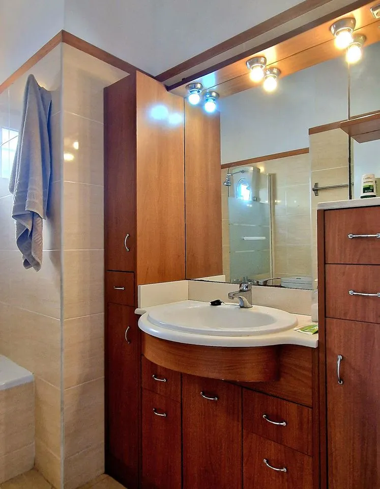 c5d733ff-f6f5-40b7-9c29-7e6c02e8fb7b