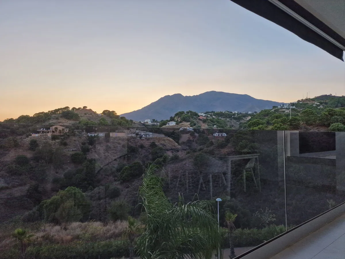 b00b21b4-2e30-4e2a-a9c4-b12b7efb8944