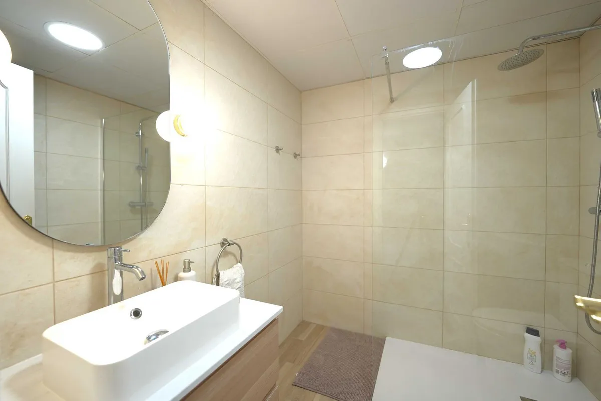 b1c80e37-9ee1-454d-8f40-5c6fa307225a