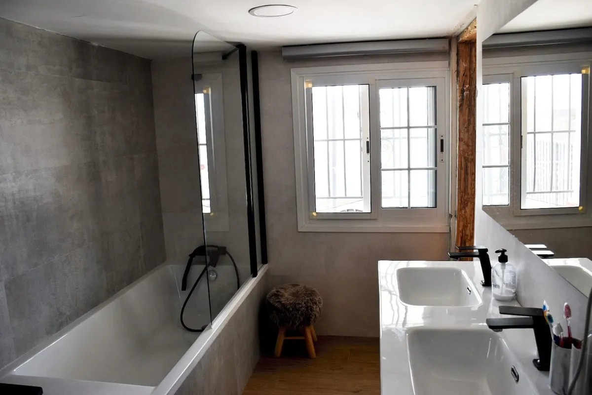 e133ee47-533d-4dcc-8fe3-e7084b402fb3