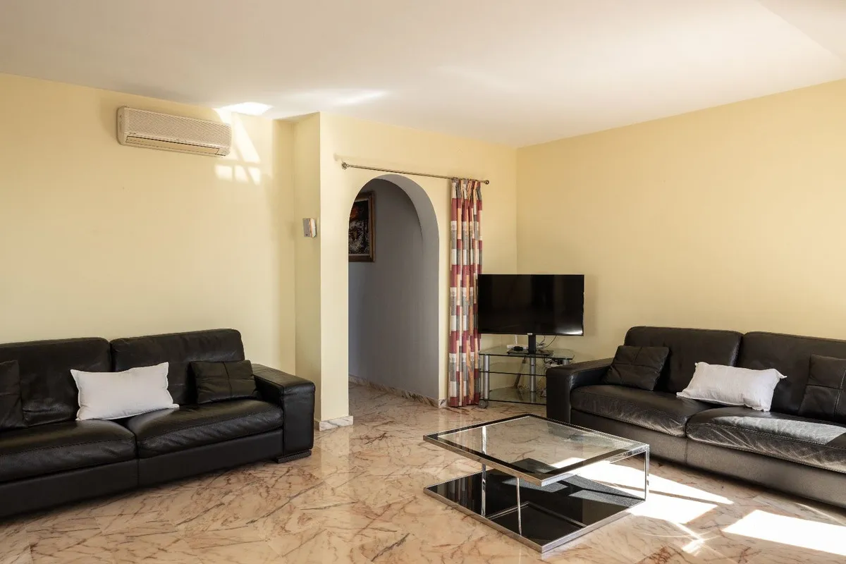 d6b3526c-f90b-44a1-bb02-6d029bd39750