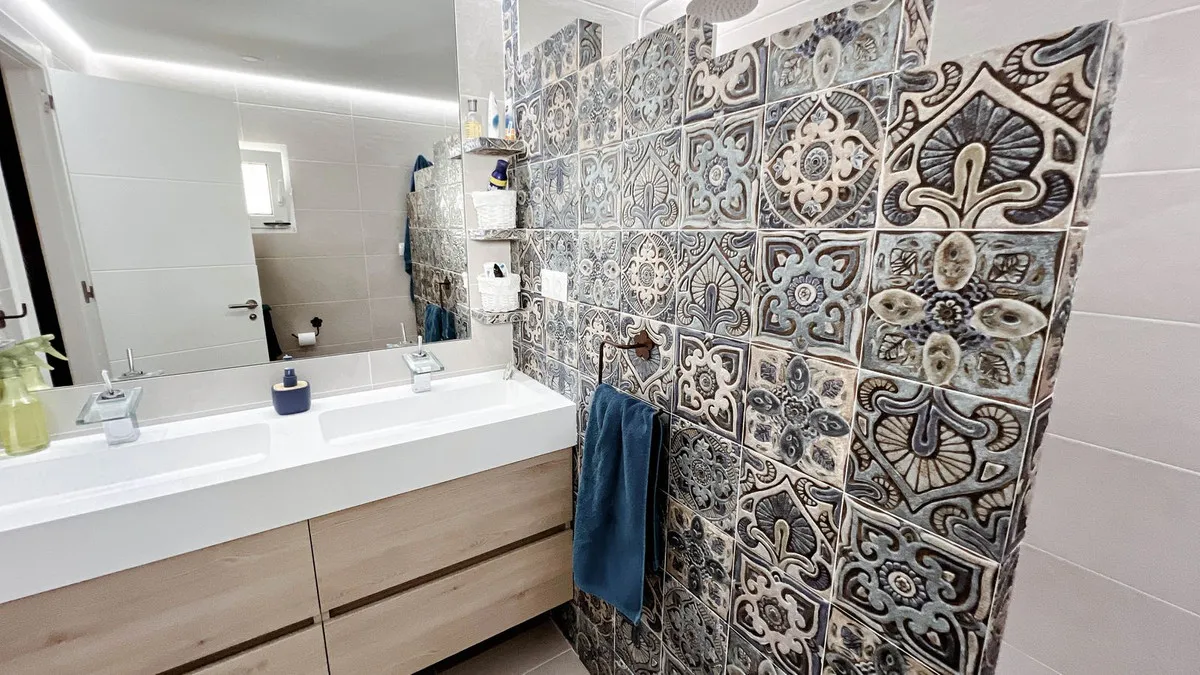 0af0ea41-787b-4e9d-be14-8396c28b0667