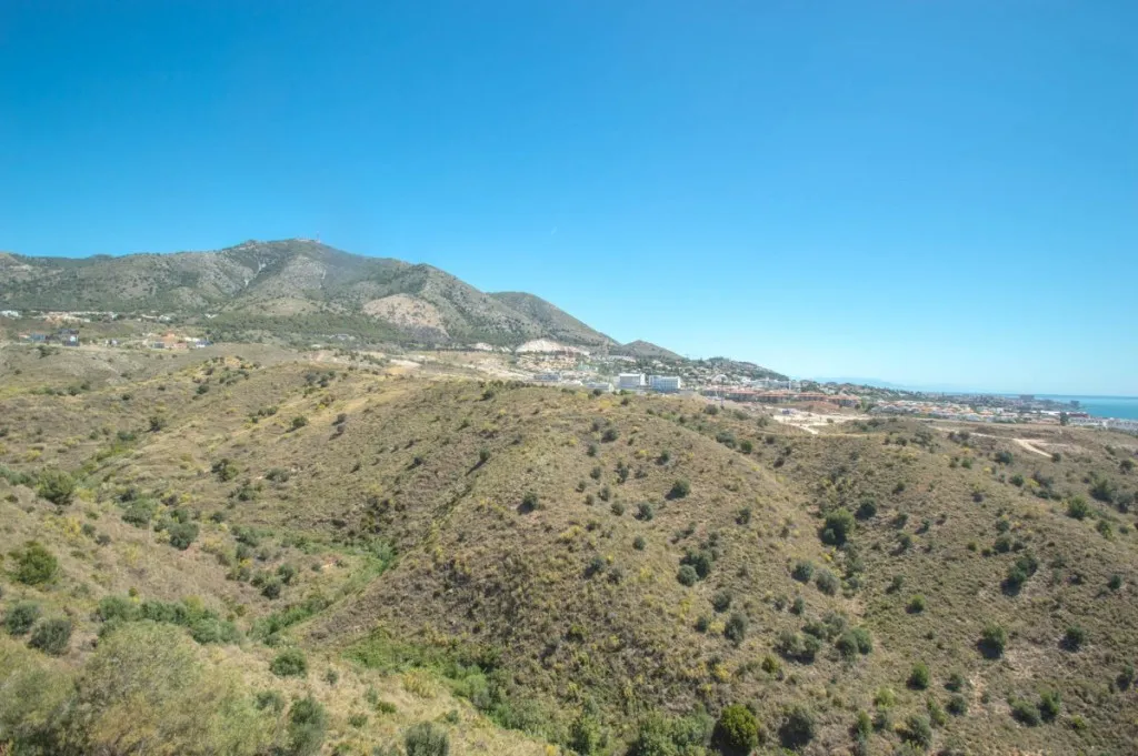 233745d6-0f00-4673-a21d-0fc581c25c0a