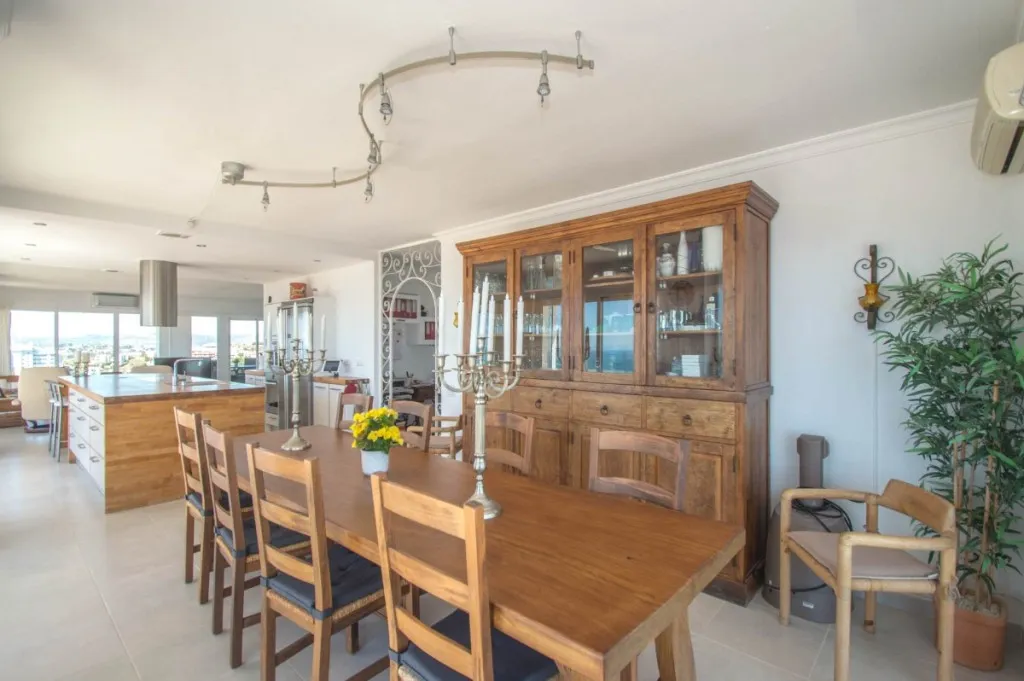 98f2aea6-4772-4571-962e-dabfd5a384d1