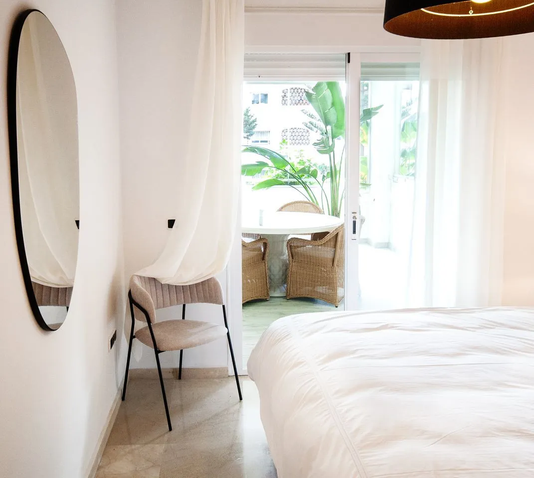 9e7b9cf9-9c9f-4c1f-b26b-13b385f46d79