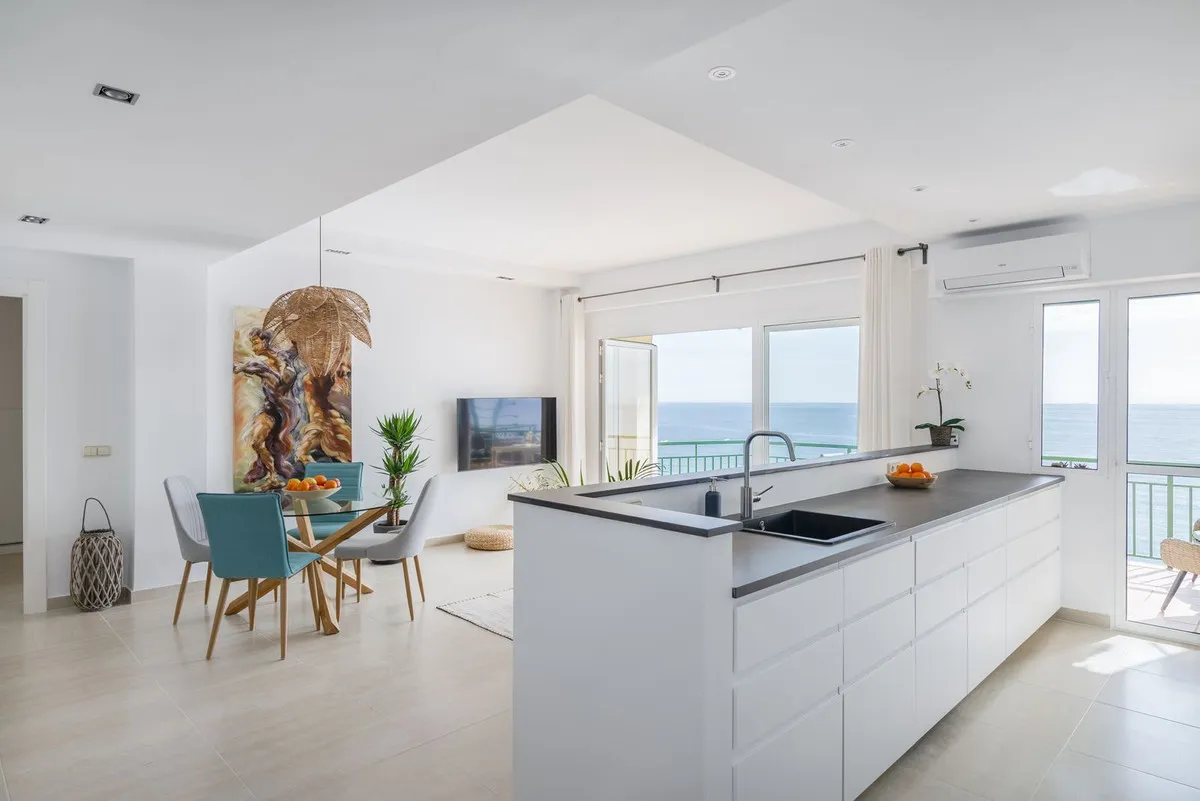 a895c640-50e0-4bba-8b06-c89b085321d8