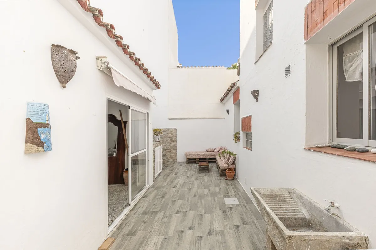 0aece2b9-5dad-40e8-b1c9-051eb879a9ff