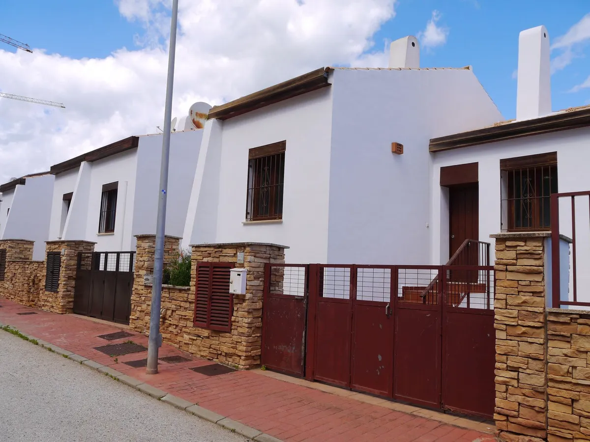 049ef6b7-82f6-4c7a-8e23-237a72643fb5