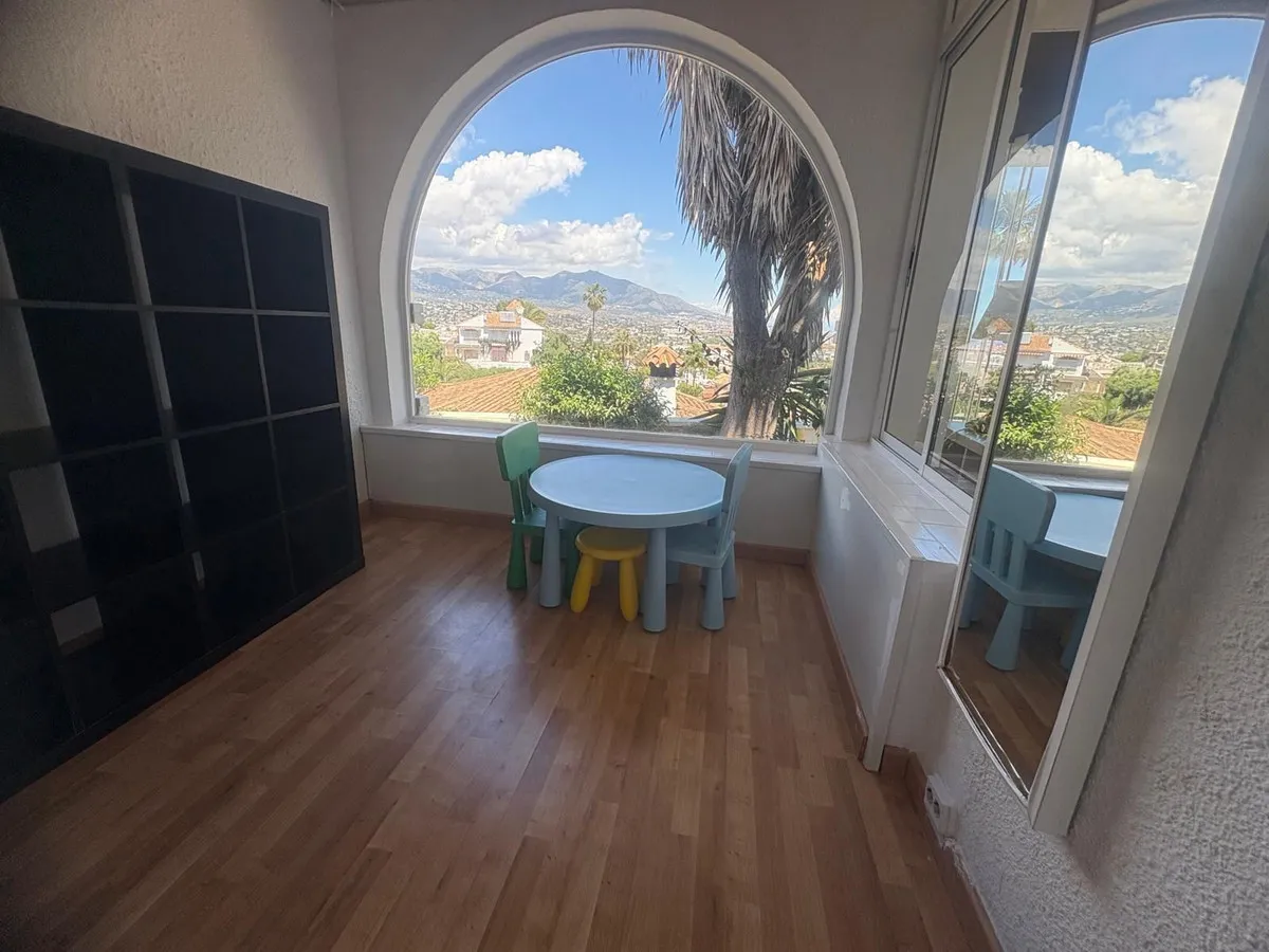 f2c0b8b5-d8fc-41de-a46c-67abed330f13