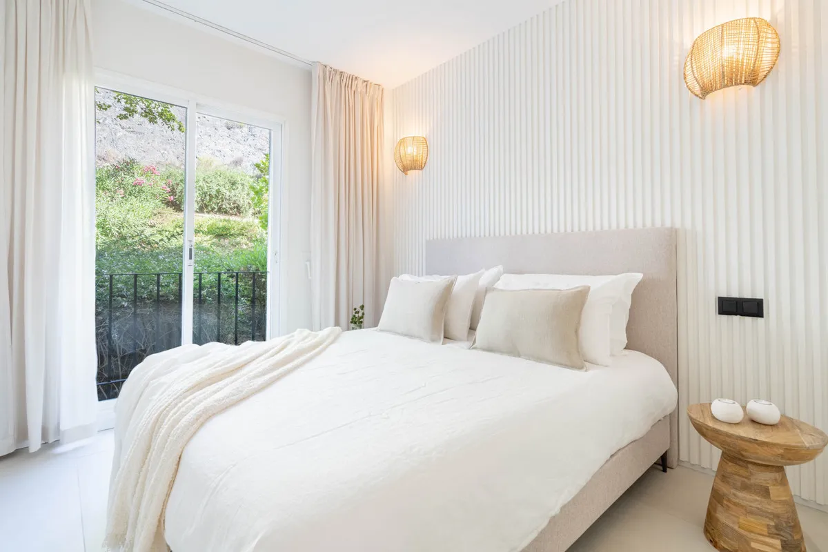 c08bf8c9-3d61-4763-a6f9-b5dd94c20862