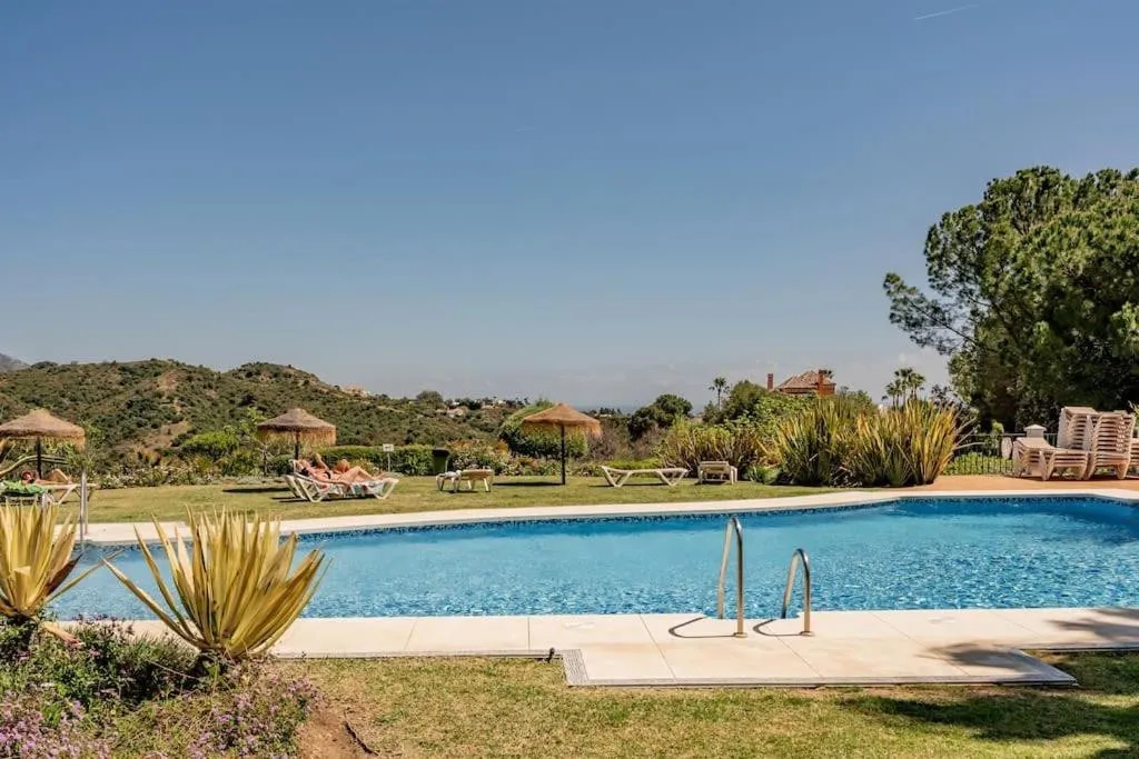 da0184db-ed66-4ff7-9102-b0f32c73728e