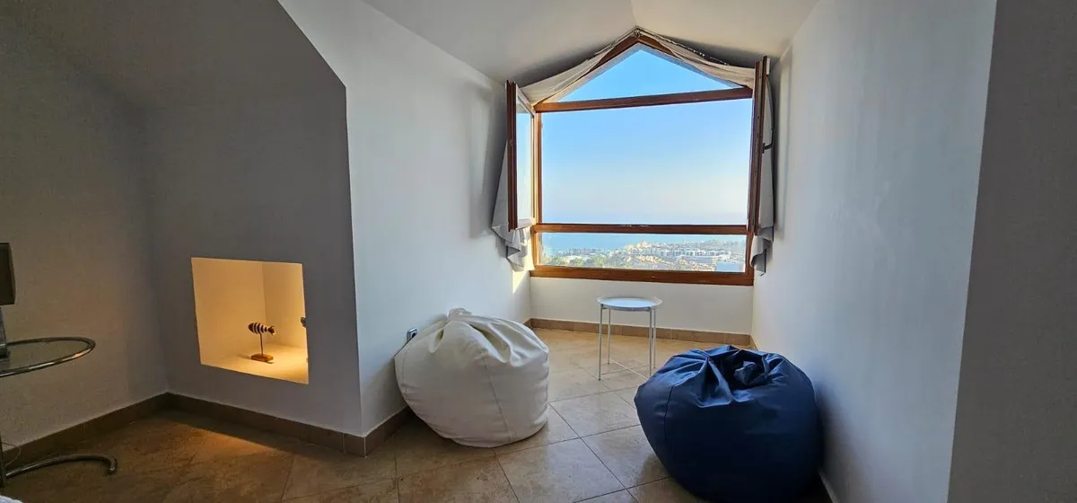 9ecdca54-4a0c-4a9d-bb50-2155aca2c417