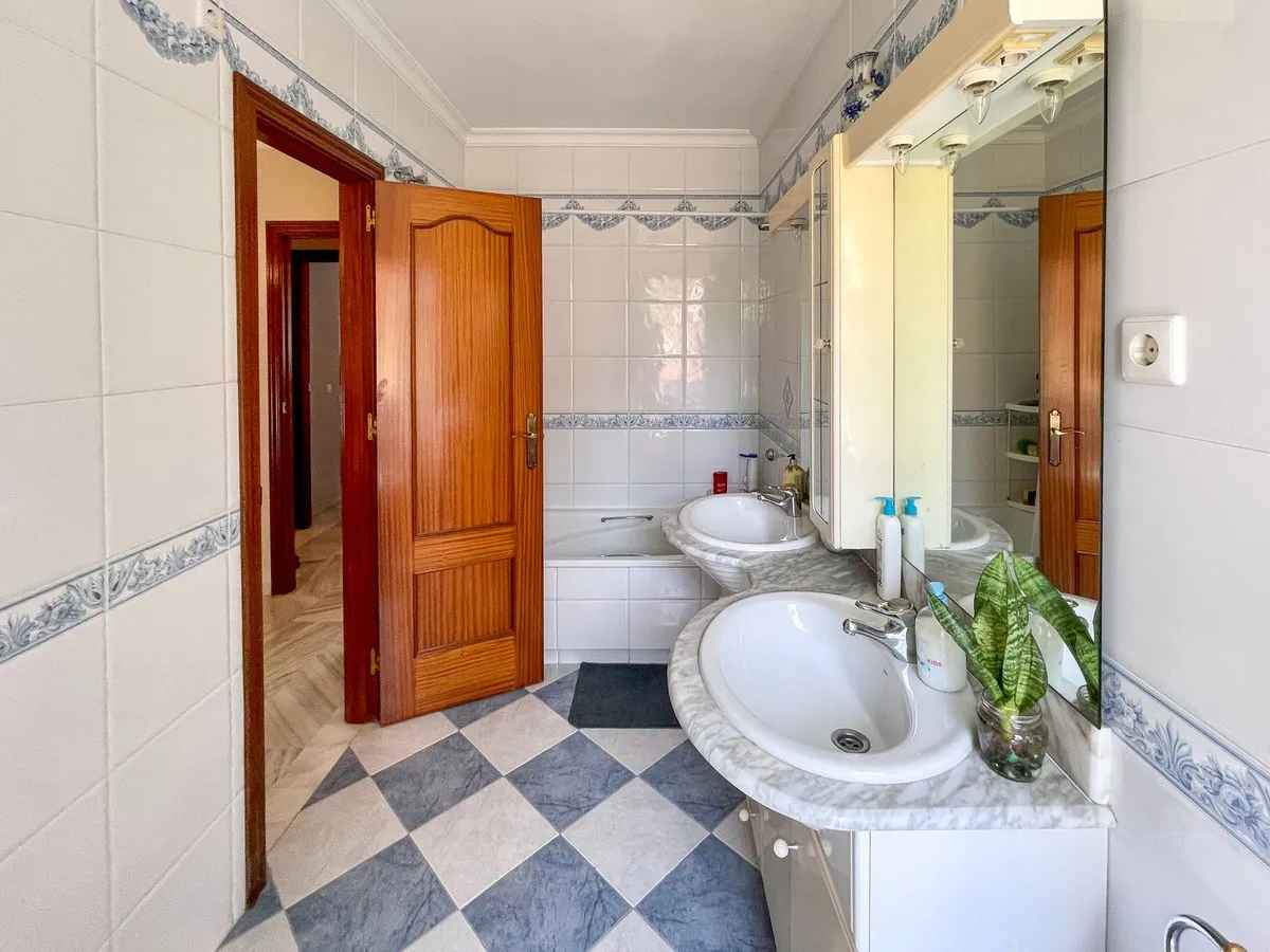 63b8870a-5032-4c7e-aabb-50a4328b21b5