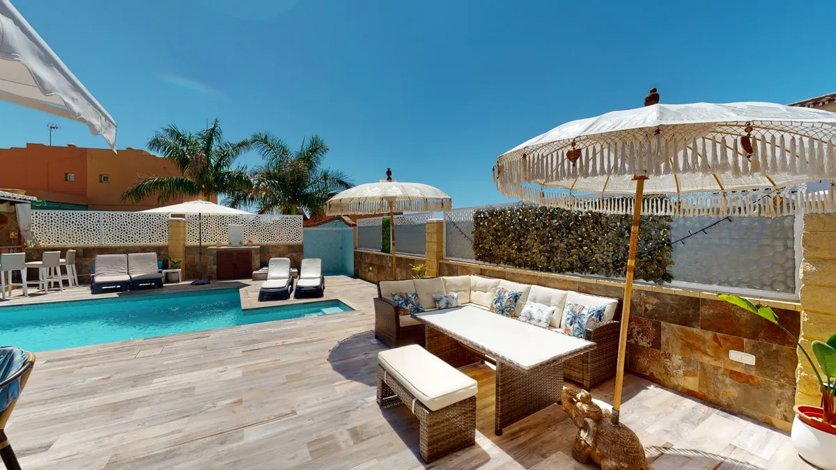 5b25df2f-e35c-4807-a94d-d26fcd491d43