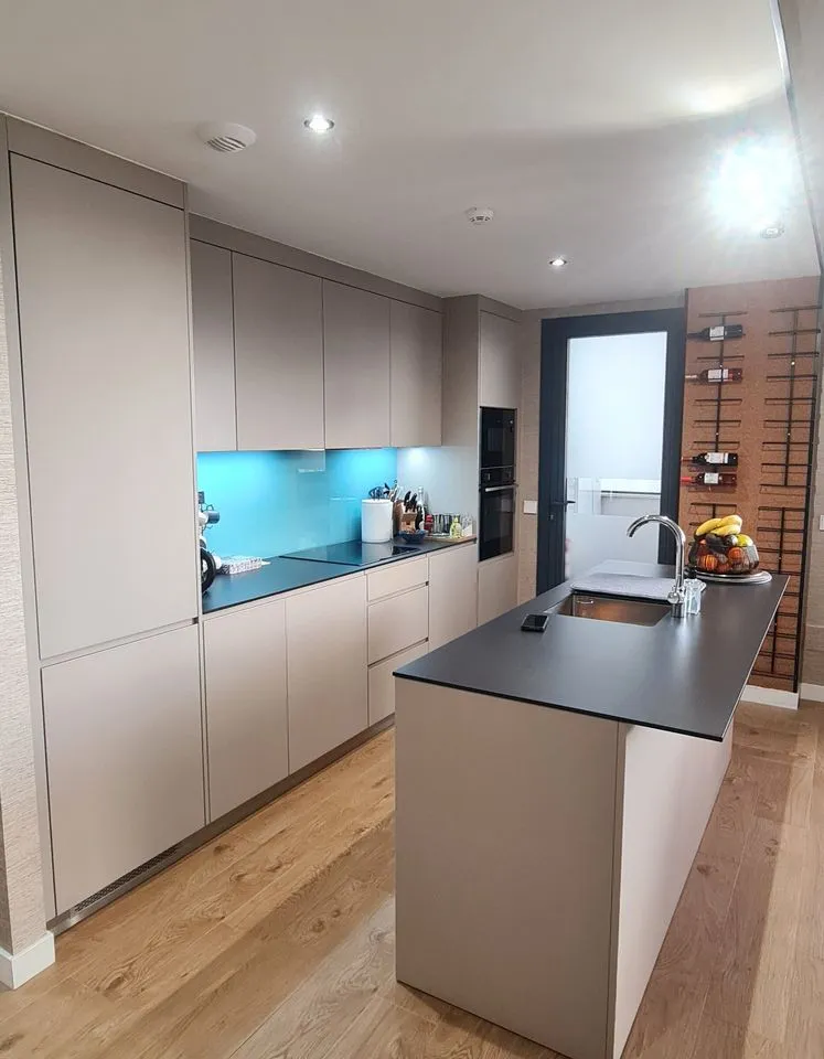 b513b458-60b3-49b4-8869-022fae86824c