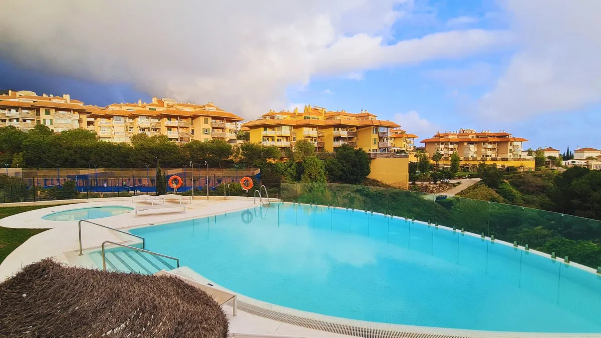 baf5c7fd-e2f6-4c39-8da9-eb6b59345493